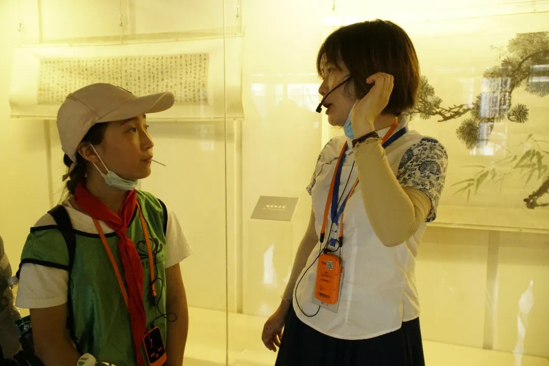 机投小学学生参观刘氏庄园博物馆.JPG